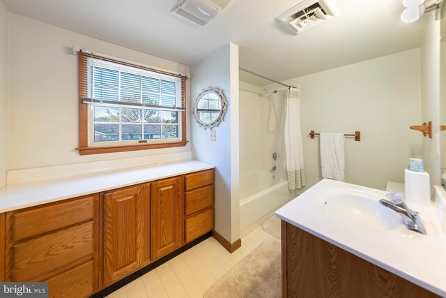 full bath featuring visible vents, shower / tub combo with curtain, and vanity