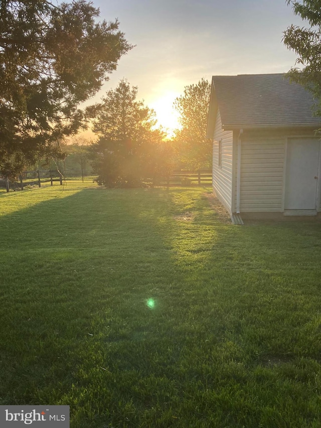 view of yard at dusk