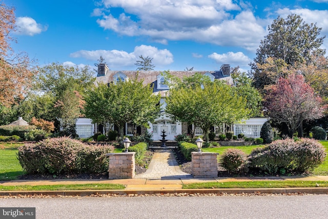 view of front of property