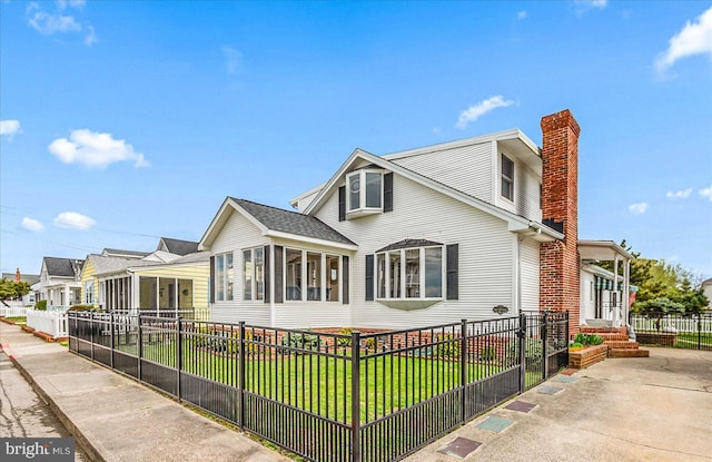 view of front of house featuring a front yard