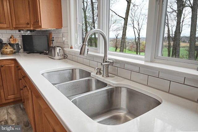 kitchen featuring sink, plenty of natural light, and backsplash