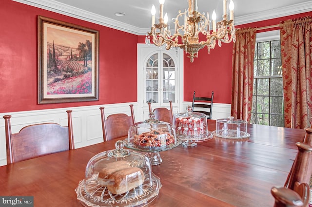 dining area featuring hardwood / wood-style floors, crown molding, and an inviting chandelier