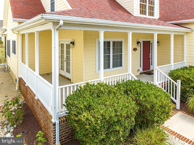 entrance to property featuring covered porch