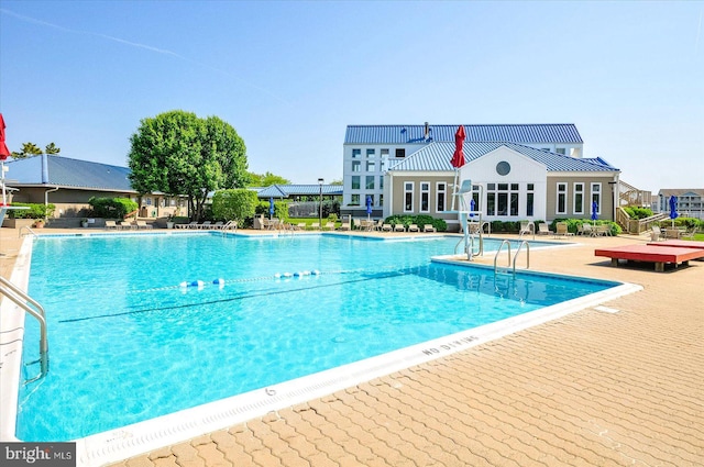 view of swimming pool