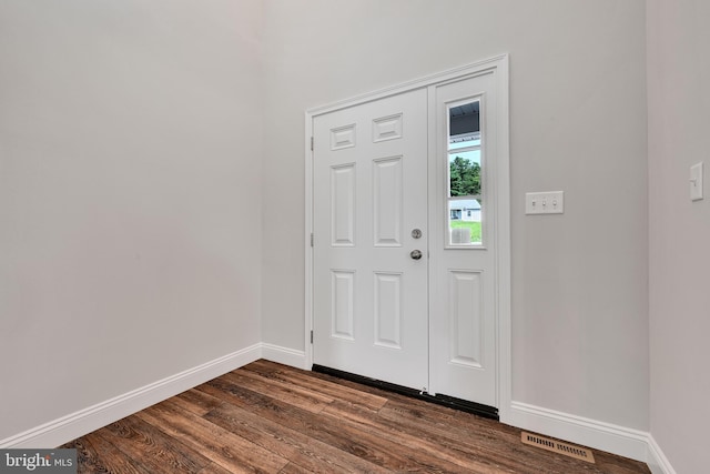 foyer entrance featuring dark wood-type flooring