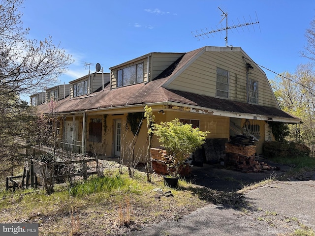 view of front of home with covered porch