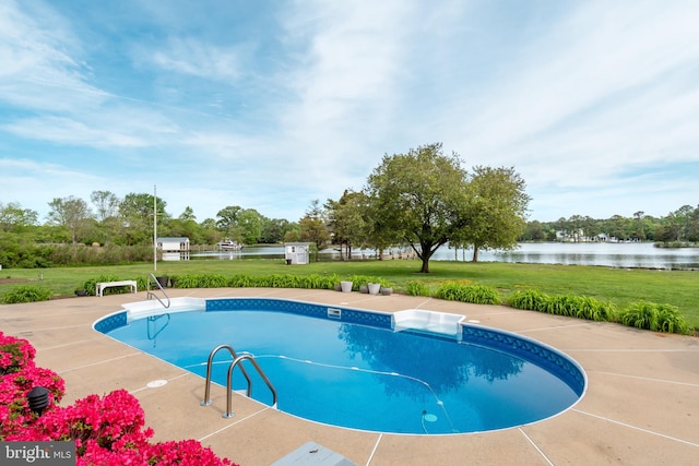 view of pool featuring a yard and a water view