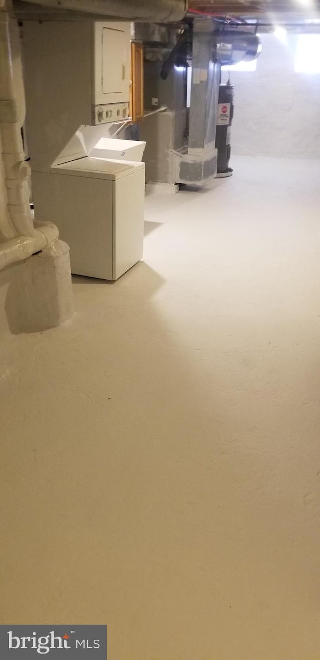 basement with washer / clothes dryer