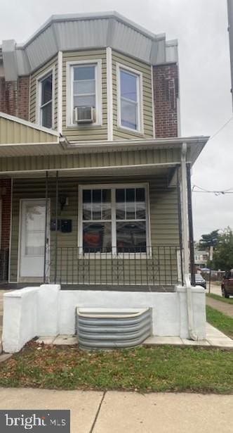 view of front of house featuring covered porch