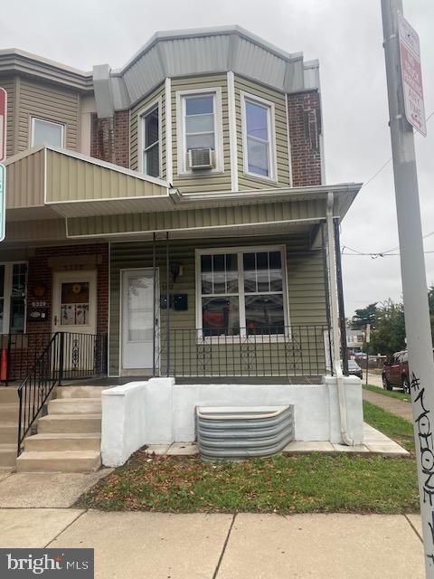 view of front facade featuring a porch