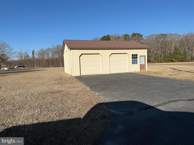 view of detached garage