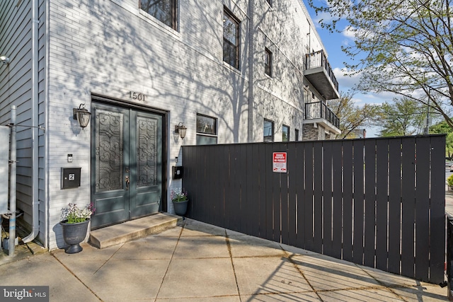 exterior space featuring a balcony