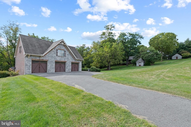 view of front facade featuring a garage and a front yard