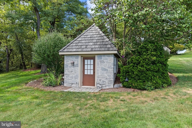 view of shed / structure featuring a yard