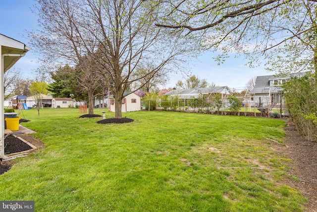 view of yard featuring a storage shed