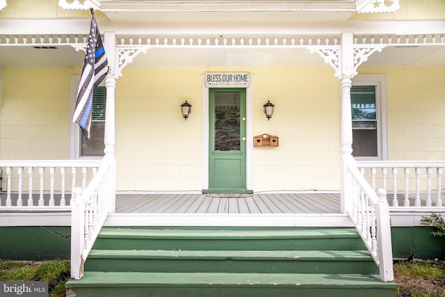 doorway to property featuring covered porch