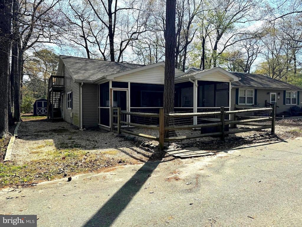 view of front of house featuring an outdoor structure