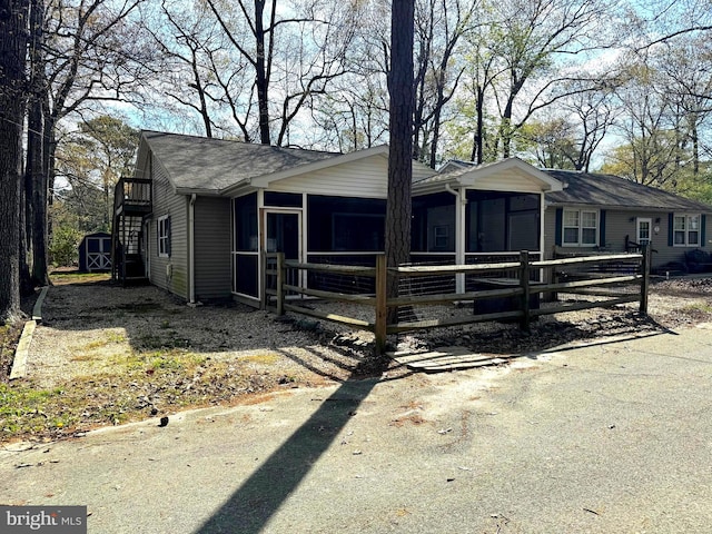 view of front of house featuring an outdoor structure