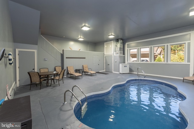 view of swimming pool featuring a jacuzzi