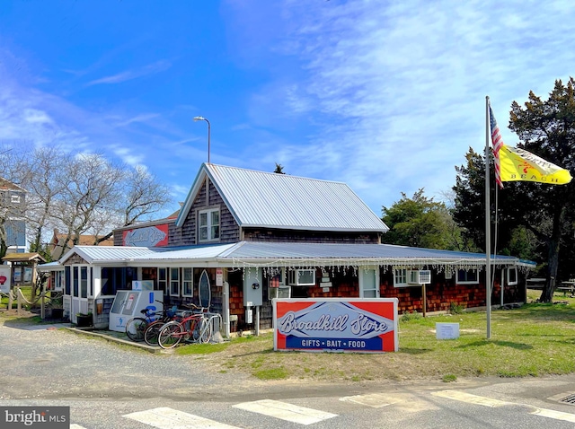 view of front of property