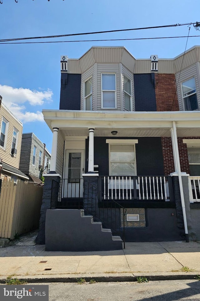 view of front facade with covered porch