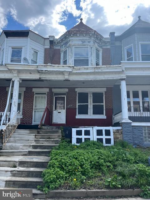 view of front facade with covered porch