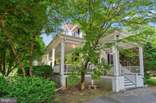 view of front of property with covered porch