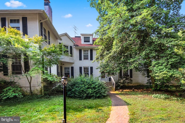 view of front of home with a front yard