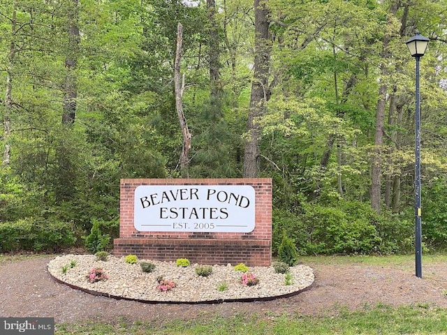 view of community / neighborhood sign