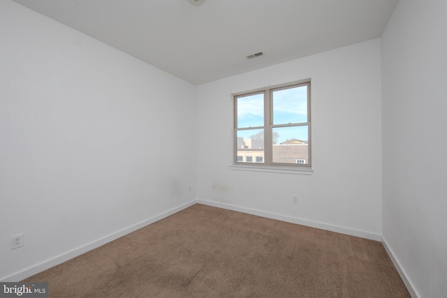 spare room with carpet flooring