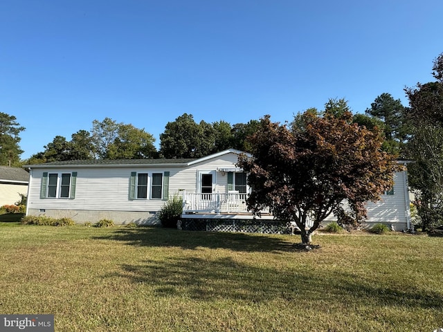 view of front of house featuring a deck and a front lawn