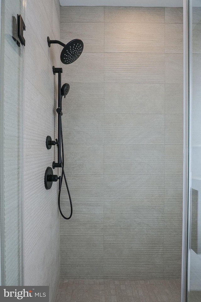 details featuring a tile shower