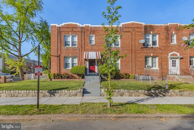 view of front facade with a front lawn