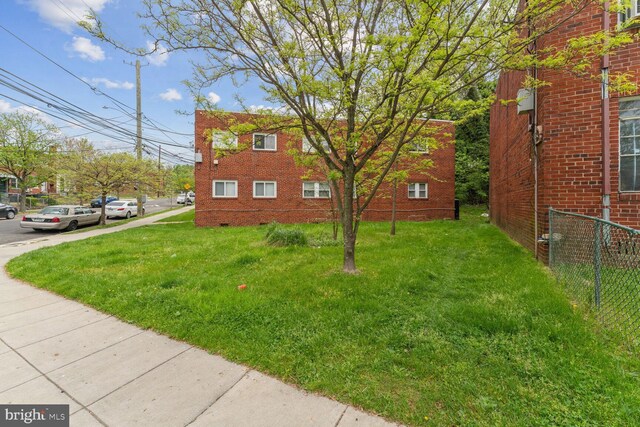 exterior space featuring a front yard