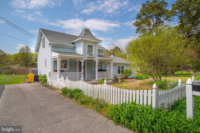 view of front of property with covered porch