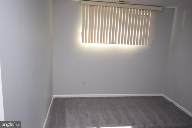 spare room with carpet flooring