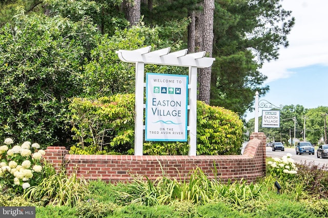 view of community / neighborhood sign