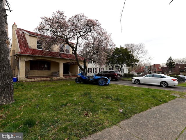 view of front of property with a front lawn