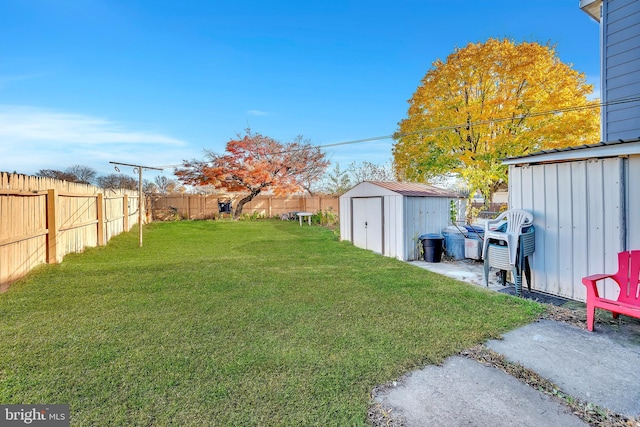 view of yard with a shed