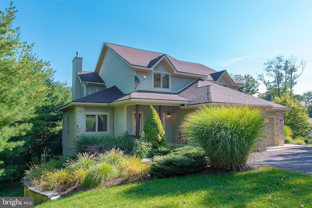 view of front of property with a front lawn