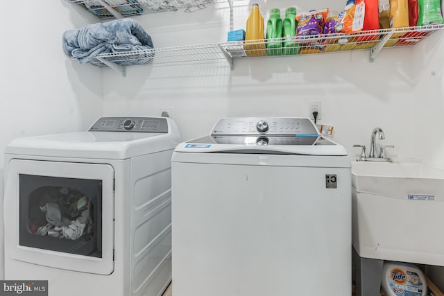 laundry area with sink and independent washer and dryer