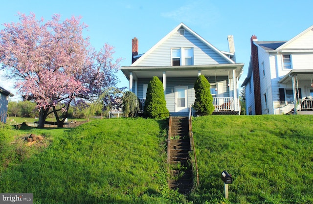 bungalow-style house featuring a front lawn and a porch