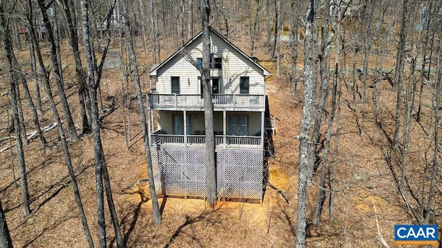 exterior space featuring a balcony