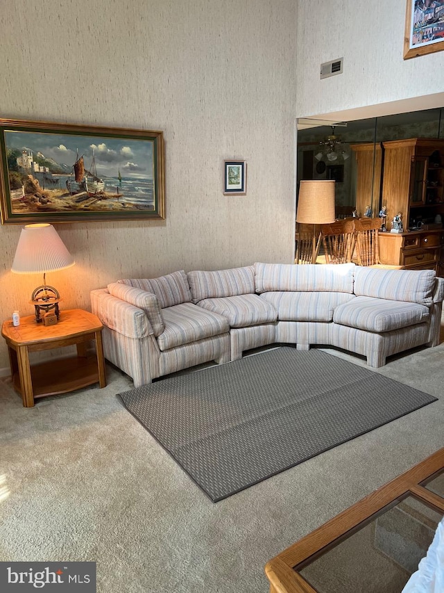 carpeted living room featuring ceiling fan