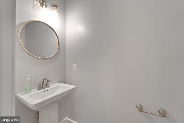 bathroom featuring sink