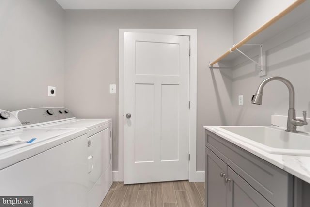 laundry room with sink, cabinets, and washing machine and clothes dryer