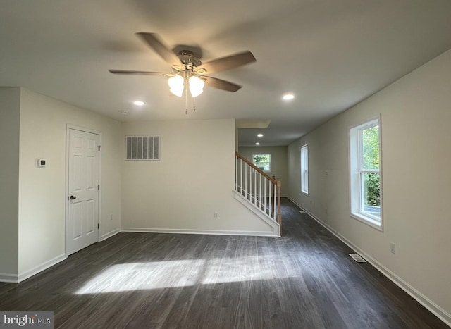 unfurnished room with dark wood-type flooring and ceiling fan