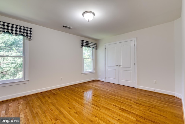 empty room featuring light hardwood / wood-style flooring