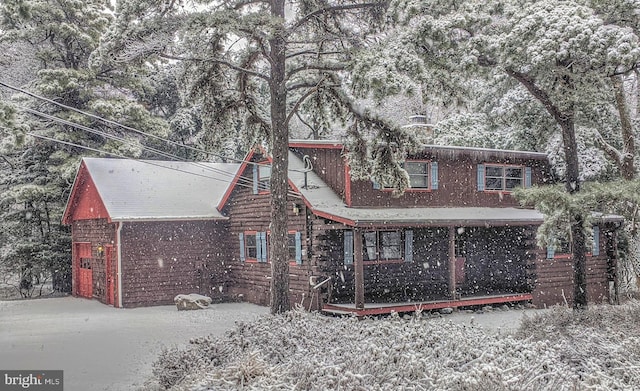 view of front of house featuring a garage