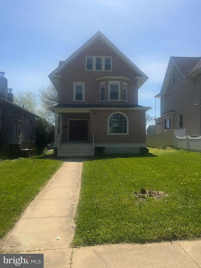 view of front facade featuring a front yard